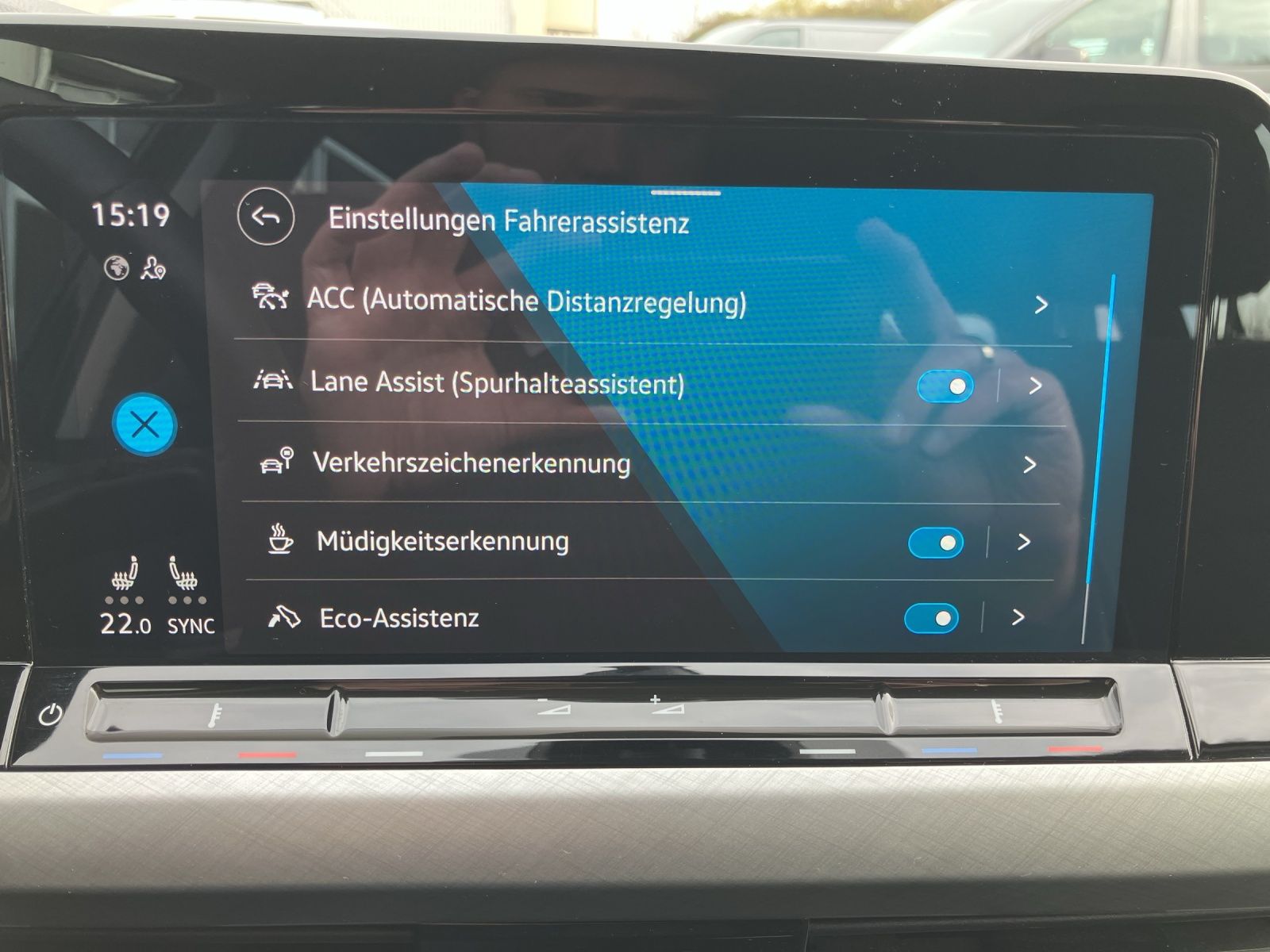Fahrzeugabbildung Volkswagen Golf VIII Variant Life TDI LED Navi ACC AHK SHZ