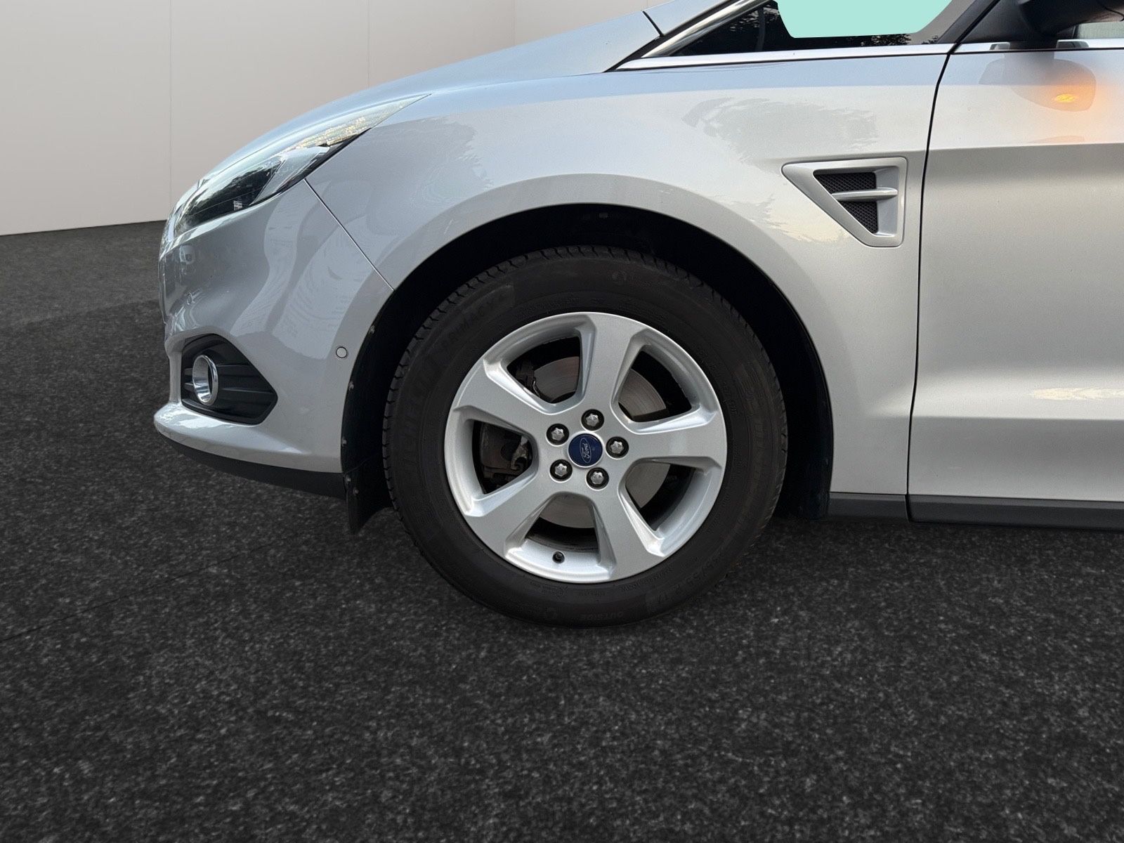 Fahrzeugabbildung Ford S-MAX Titanium/LED/AHK/7-Sitzer/8.Fach/Automatik