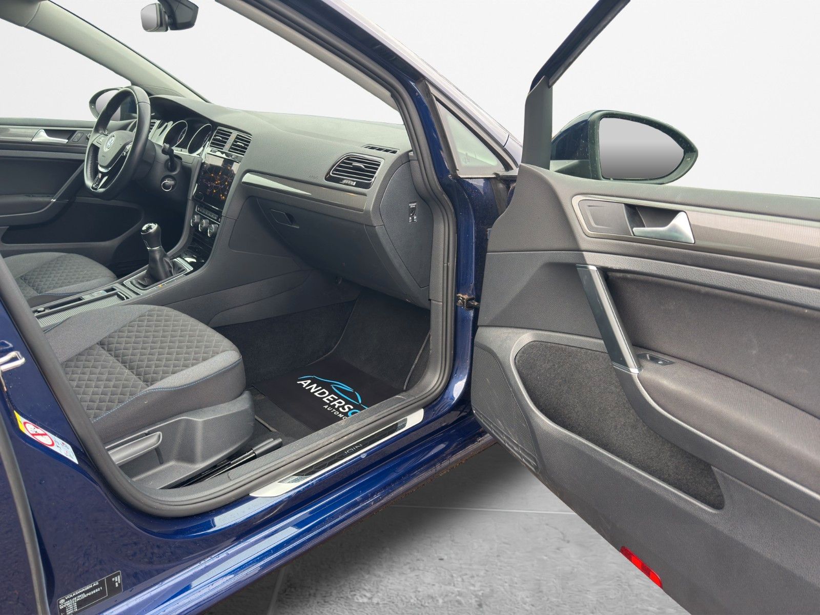 Fahrzeugabbildung Volkswagen GOLF VII 1.0TSI JOIN NAVI APP KAM SHZ MFL DAB