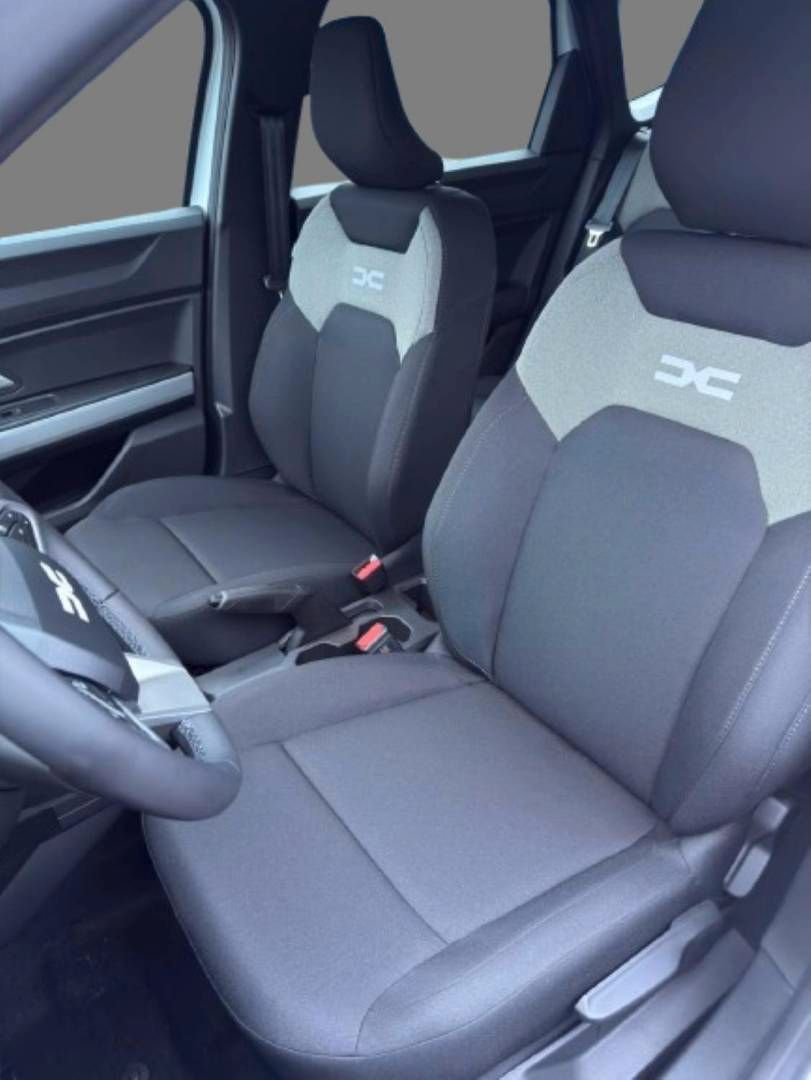 Fahrzeugabbildung Dacia Bigster Essential TCe 140