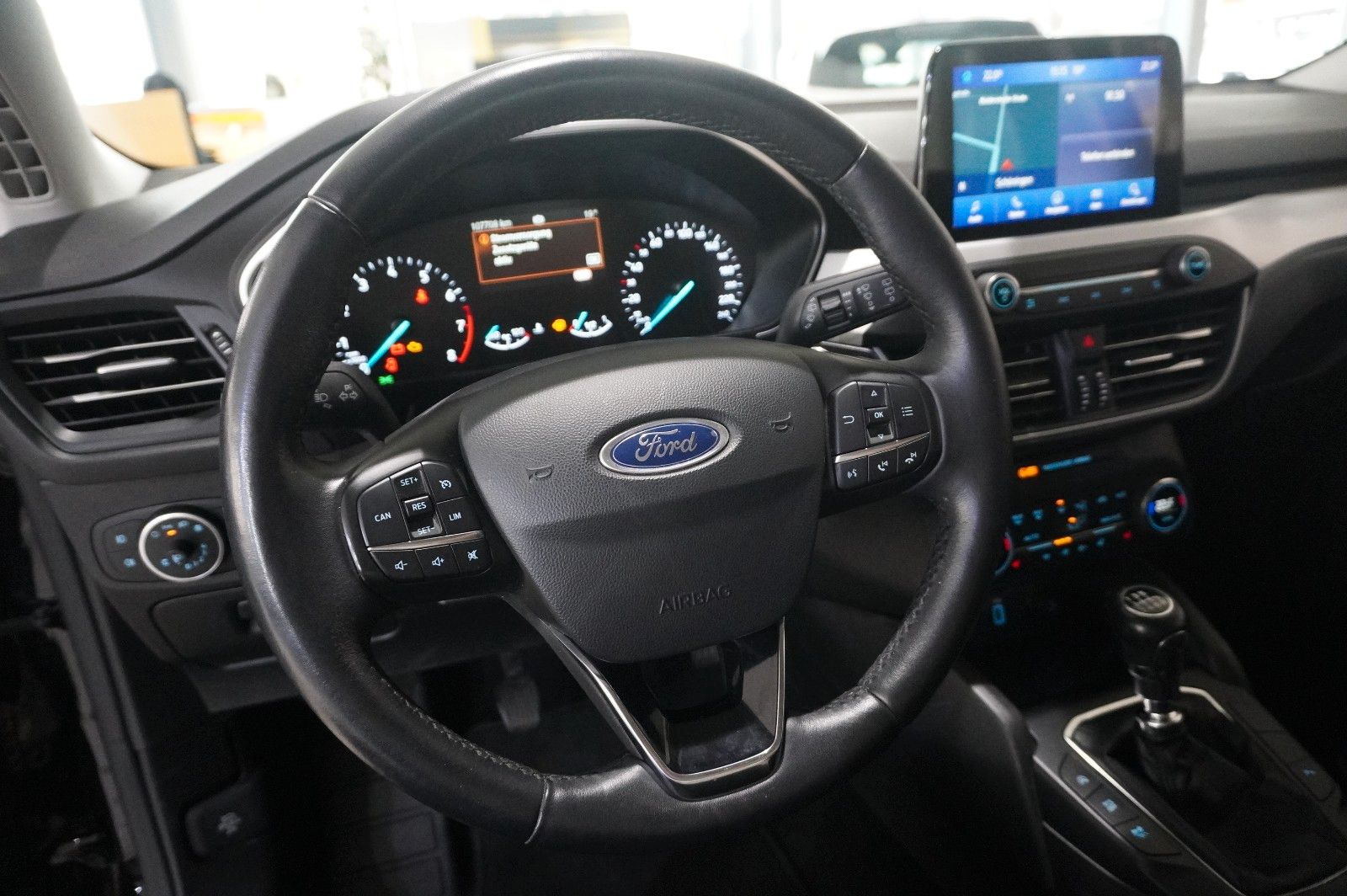 Fahrzeugabbildung Ford Focus Lim. 1.0 COOL & CONN. NAVI/LED/SPORT/SHZ