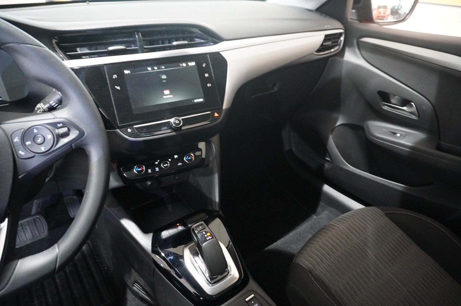 Fahrzeugabbildung Opel Corsa-e  EDITION 50kwh/7,4KW/KLIMA/ALLWETTER