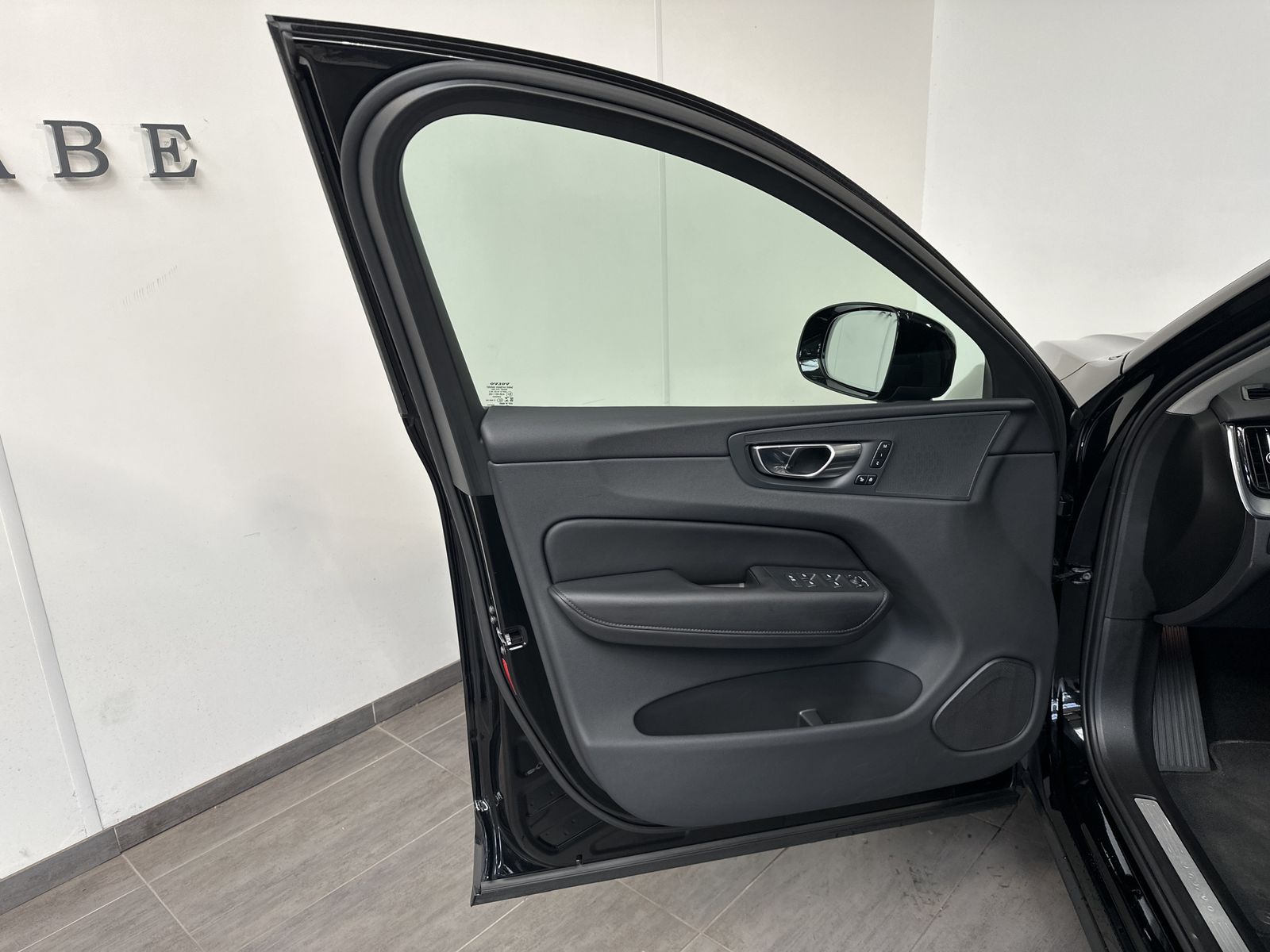 Fahrzeugabbildung Volvo XC60 B4 D Plus Dark NAV+MATRIX+ACC+21ZOLL+ALARM