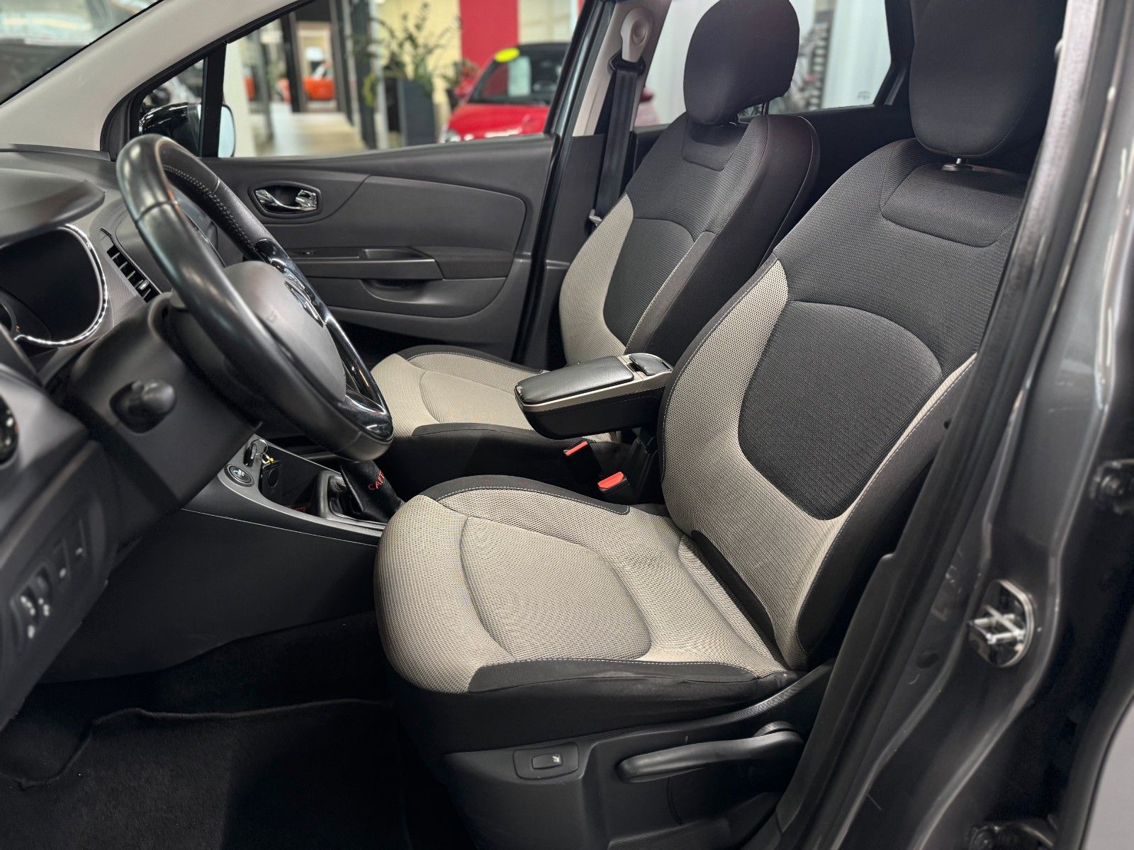 Fahrzeugabbildung Renault Captur 0.9 TCe 90 Dynamique KAMERA+NAVI+SITZH.