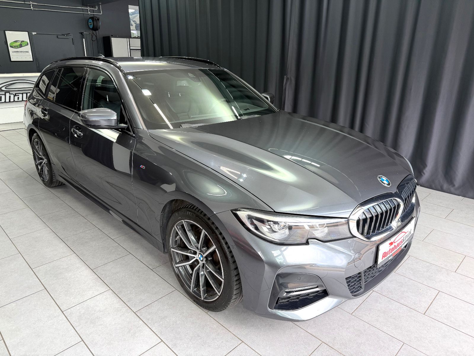Fahrzeugabbildung BMW 320d Touring xDrive M Sport|HIFI|HuD|LEDER|KAMER