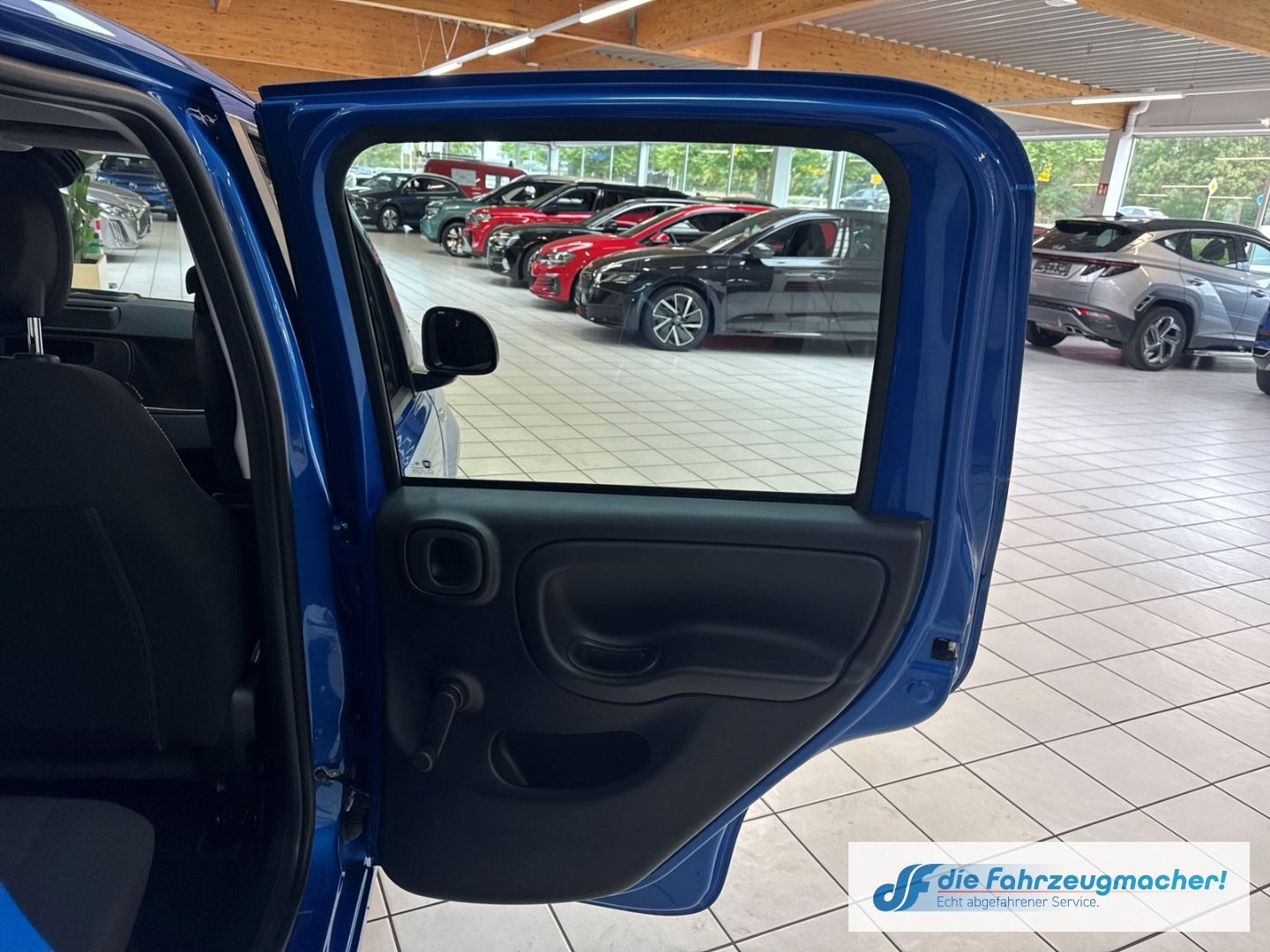 Fahrzeugabbildung Fiat Pandina Hybrid Radio BT Digitales Cockpit Spurha