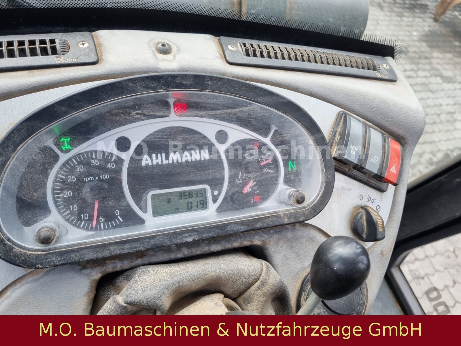 Fahrzeugabbildung Ahlmann AF 1200 / SW / Klappschaufel / Gabel