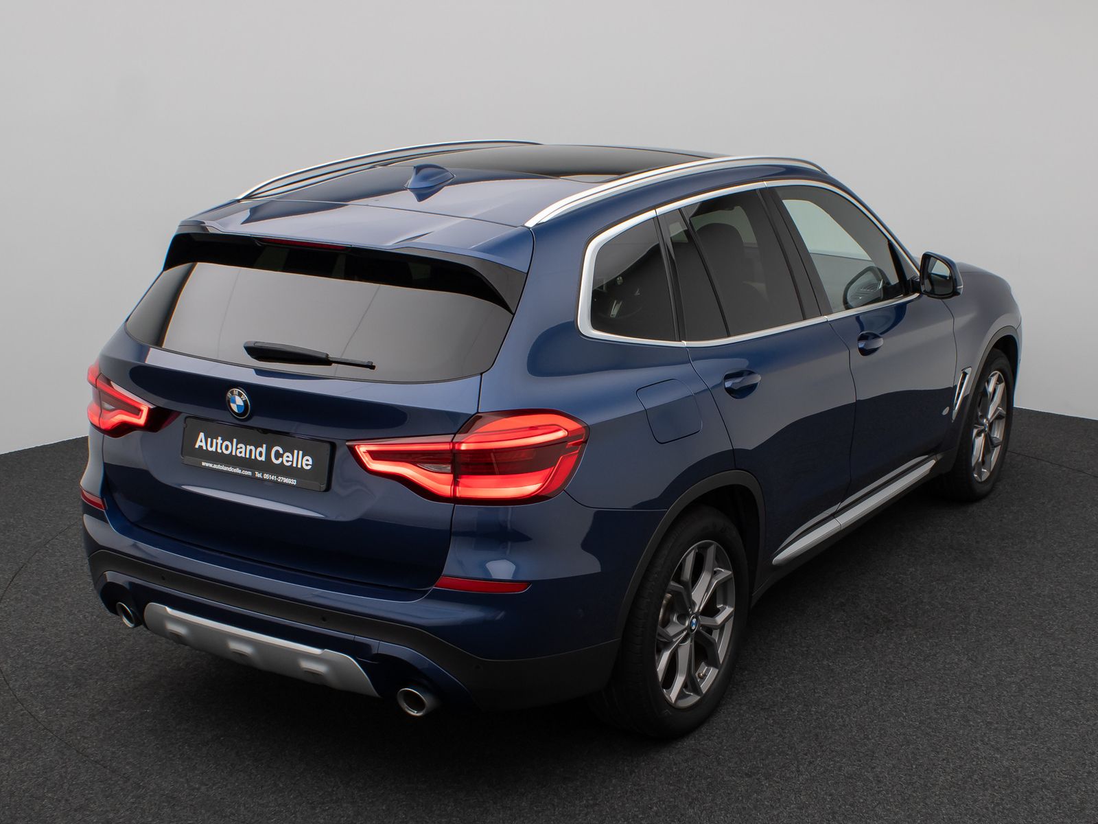 Fahrzeugabbildung BMW X3 xD20d xLine Kamera Panorama DAB HUD HiFi AHK