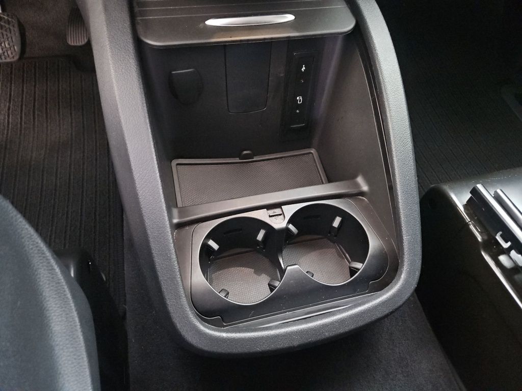 Fahrzeugabbildung Mercedes-Benz V 250 EAV lang 4x4 Tisch Standhzg Sitzbelüftg AH