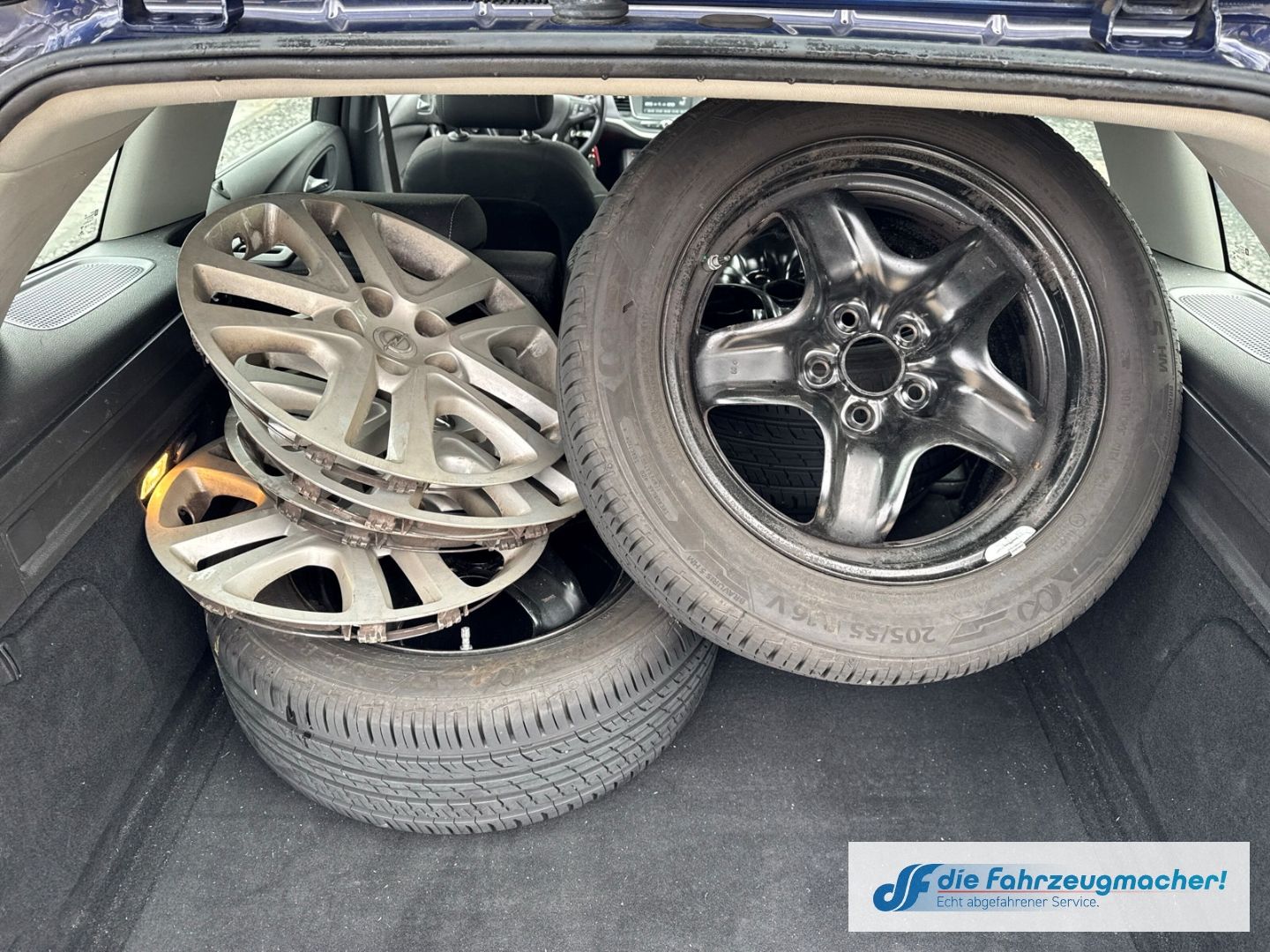 Fahrzeugabbildung Opel Astra K Sports Tourer LED Apple CarPlay Android