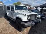 Jeep Wrangler Unlimited Sahara*LEDER*TÜVNEU*XENON* - Jeep Wrangler X mit Benzin-Antrieb