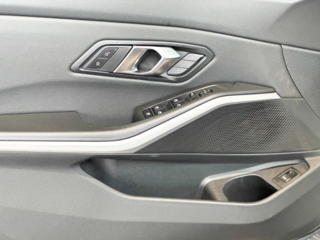 BMW 320 i Touring Memory+Pano+Temp+SHZ+Adapt.LED foto 15