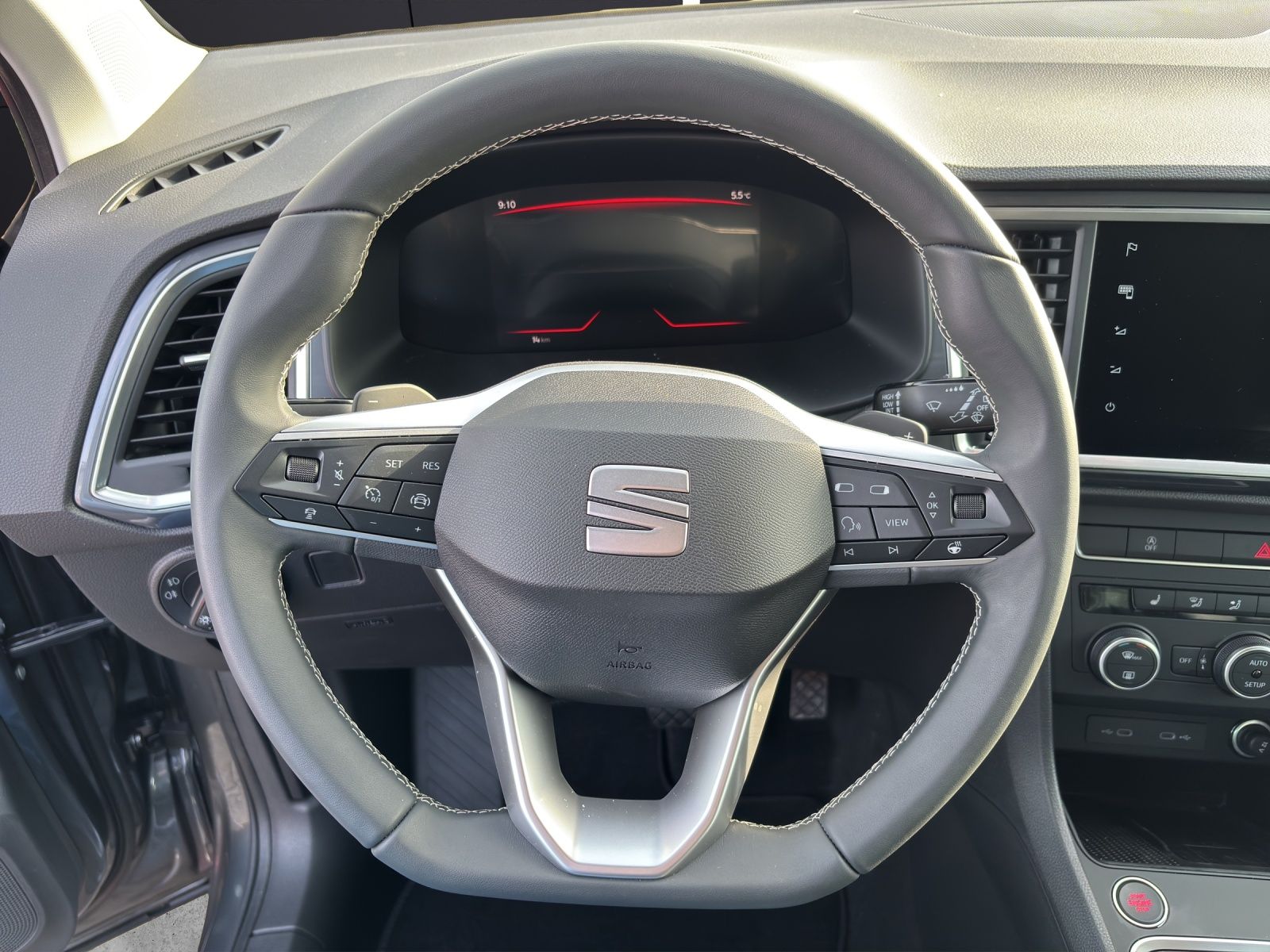 Fahrzeugabbildung SEAT Ateca Road Edition 1,5 TSI DSG GJR Kessy