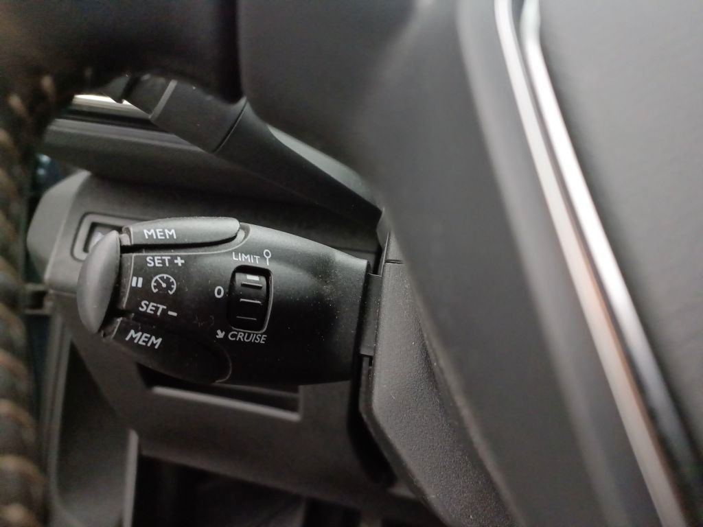 Fahrzeugabbildung Peugeot 5008 Active 1.2T NAVI/LED/PDC/TEMPOMAT/DAB/ALU
