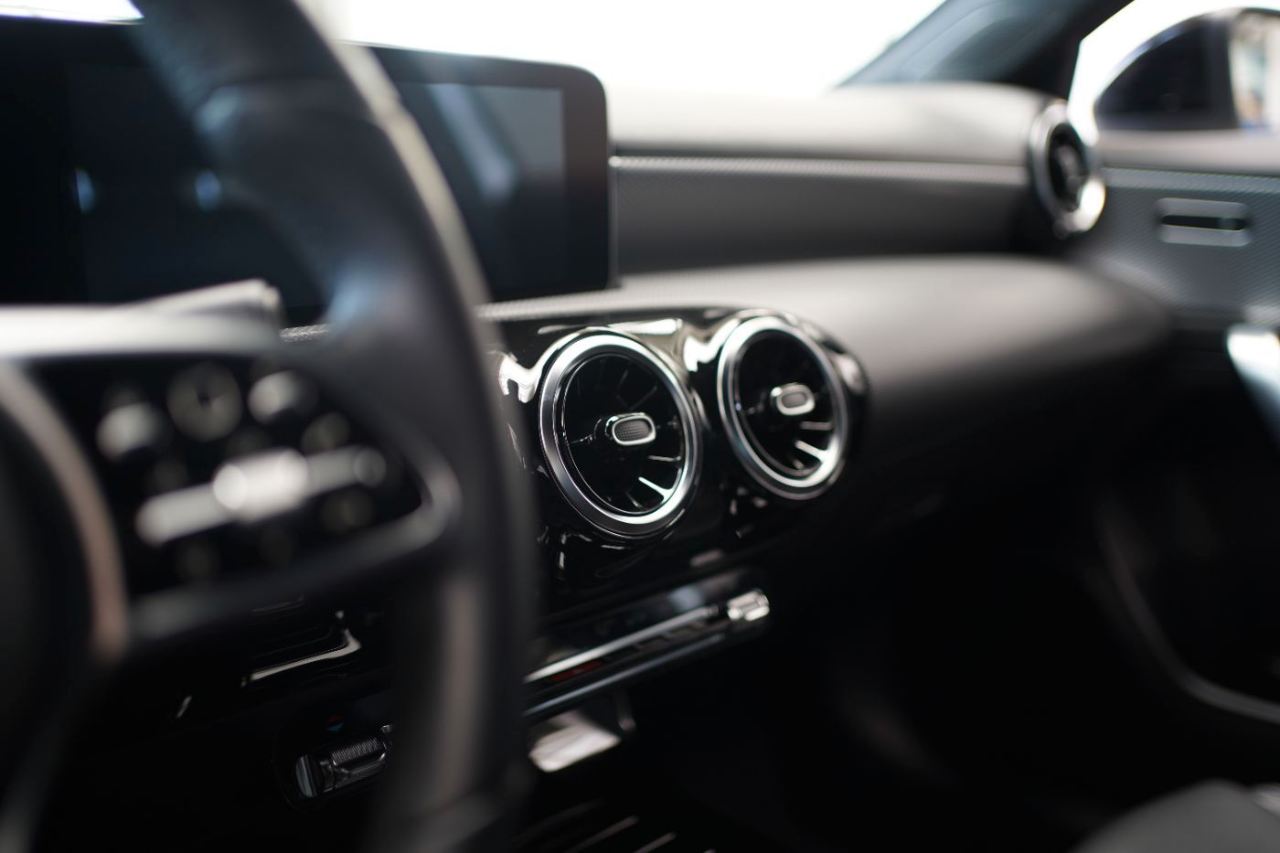 Fahrzeugabbildung Mercedes-Benz A 180 Automat Spurhalte-&Parkassist+Navi+AHK+LED