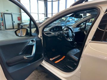 Peugeot 2008 Allure *Pano*Xenon*Navi*