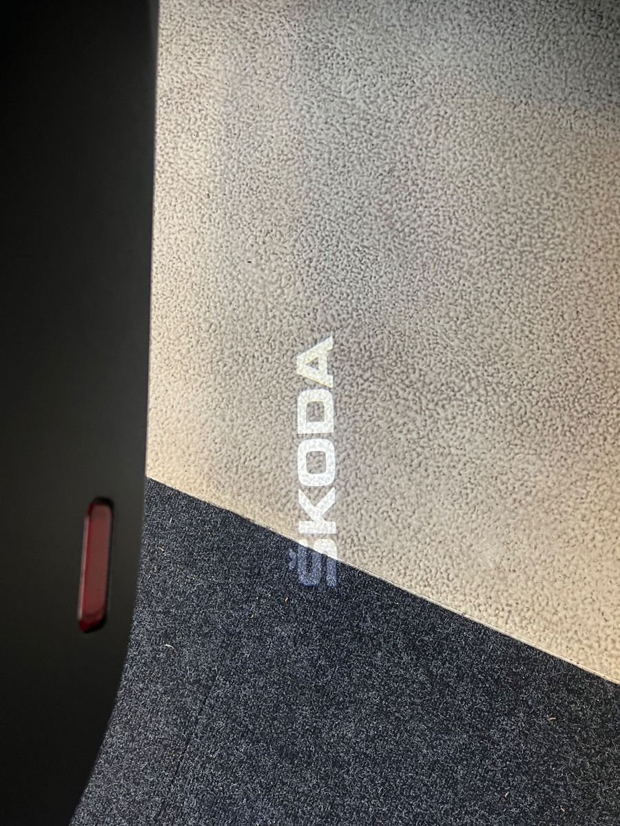 Fahrzeugabbildung SKODA Karoq Style DSG *PANO*SITZHEIZUNG*LEDER*