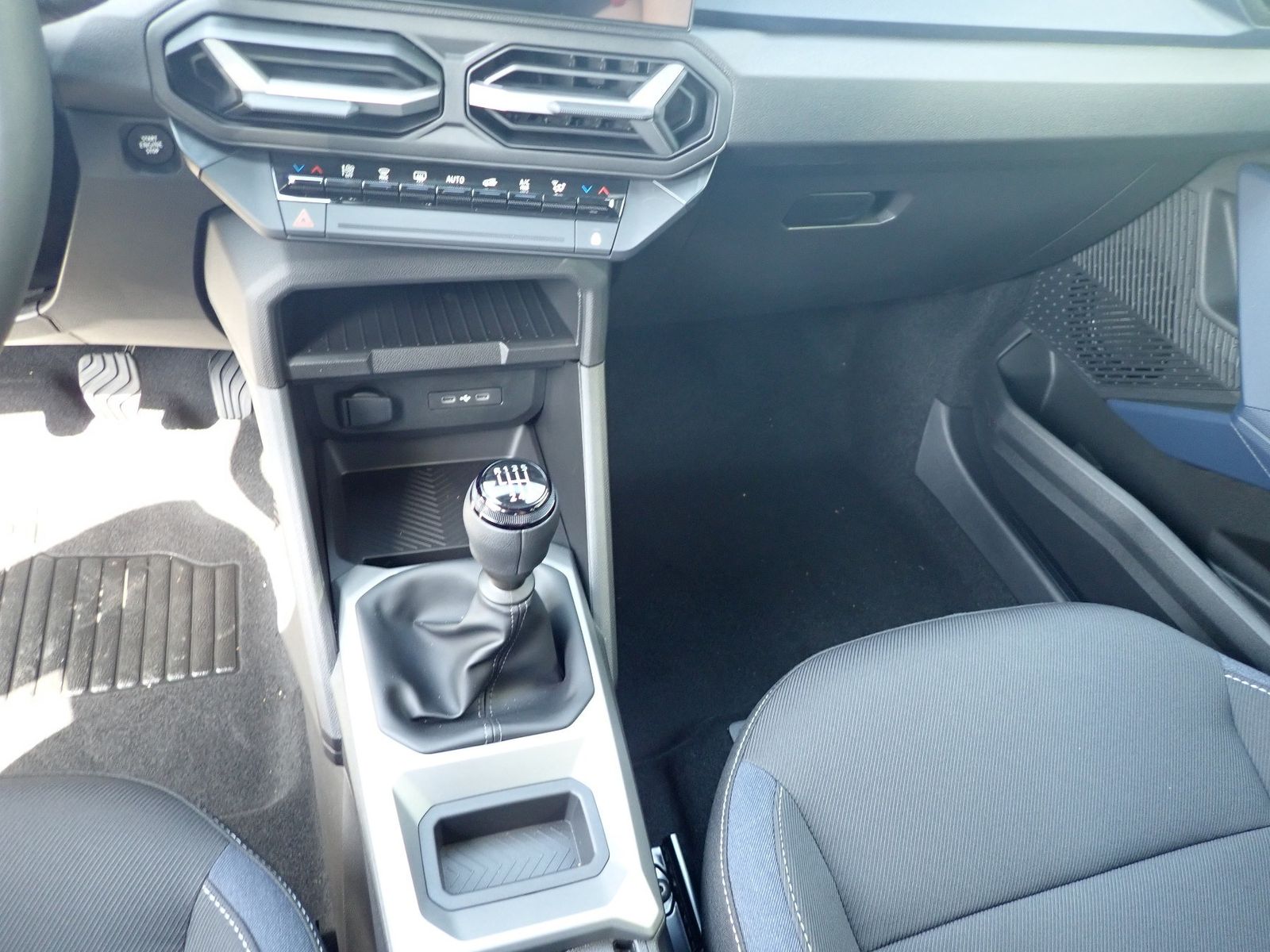 Fahrzeugabbildung Dacia Bigster Expression TCe 140