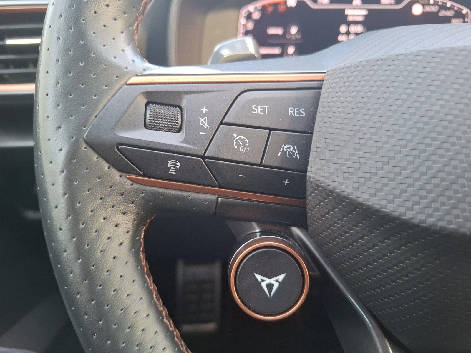 Fahrzeugabbildung CUPRA Leon ST VZ 4Drive DSG LED AHK Navi AID ACC RFK S