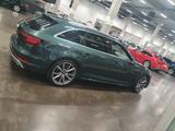 Audi A4 Avant Sport 40 TDI quattro S tronic - mit Diesel-Antrieb: Grün, Kombi