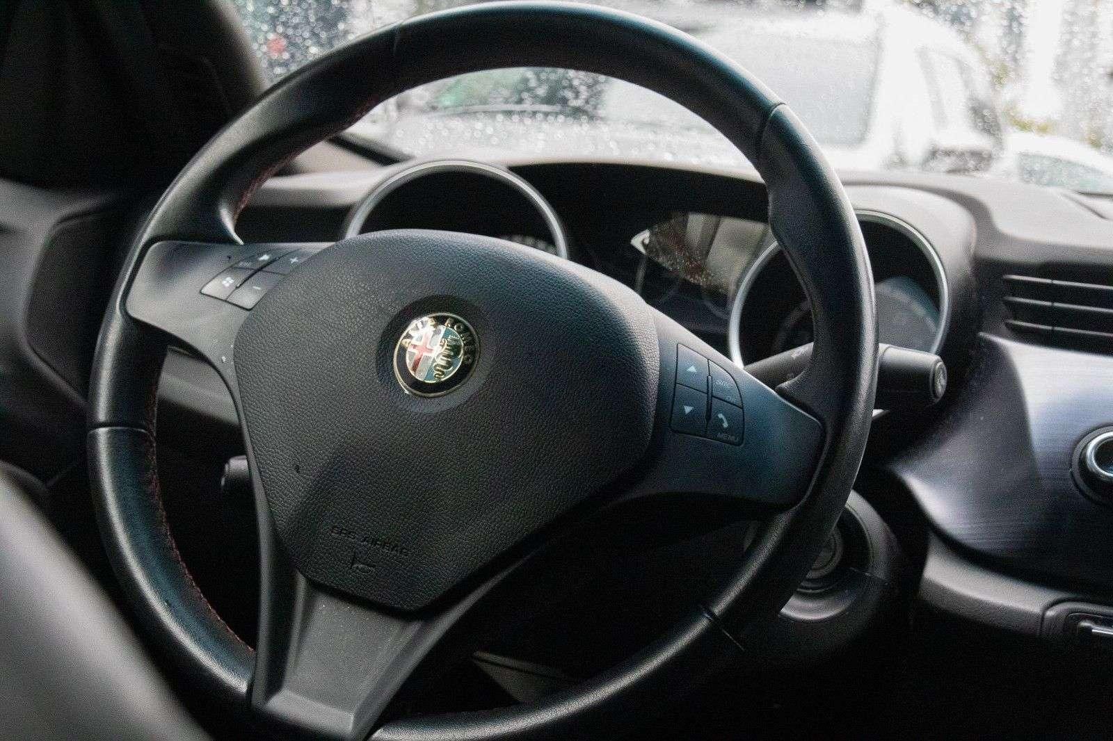 Fahrzeugabbildung Alfa Romeo Giulietta 1.4TB Turismo Navi*1Hd*Temp*Sitzhzg