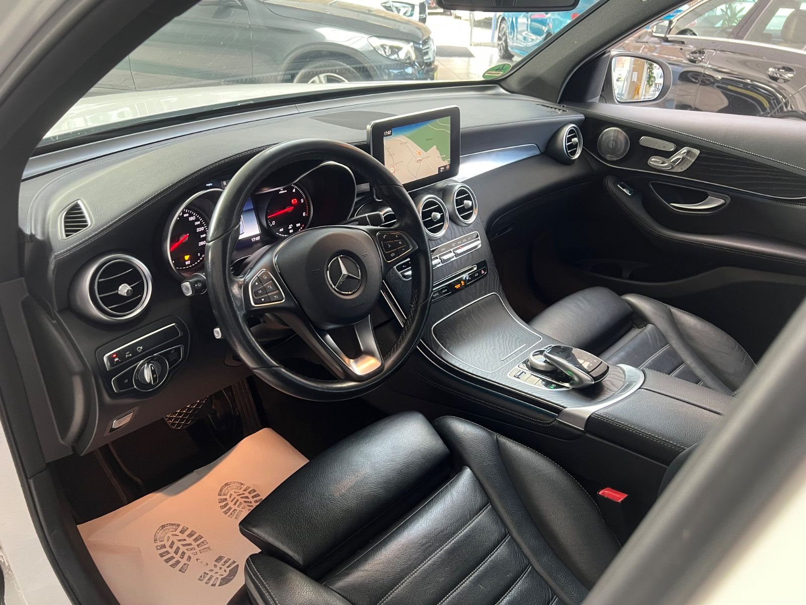 Fahrzeugabbildung Mercedes-Benz GLC 350 d 4Matic AMG LINE *PANORAMADACH*