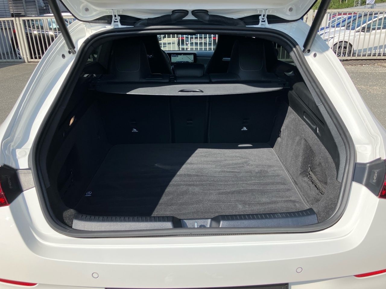 Fahrzeugabbildung Mercedes-Benz CLA 200 SB AMG+NIGHT+KEYLESS+AMBIENT+LENKRADHEIZ