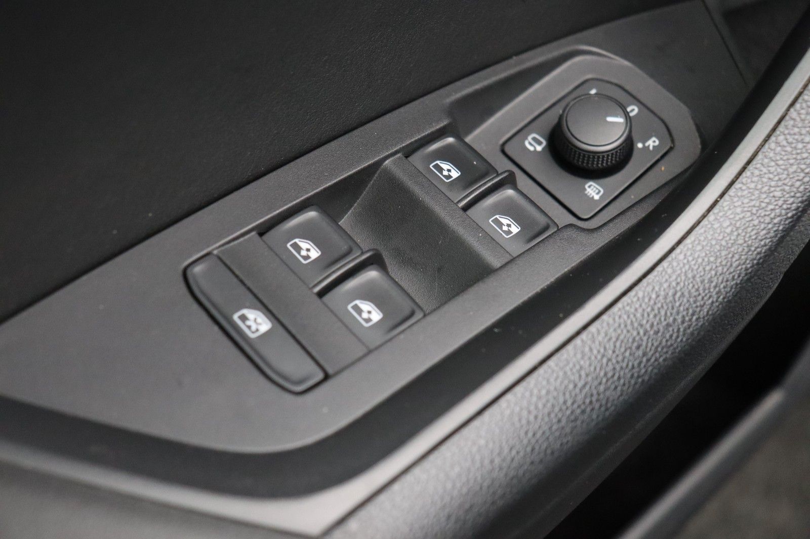 Fahrzeugabbildung SKODA Kodiaq 2.0 AHK LED DSG Teilleder ACC