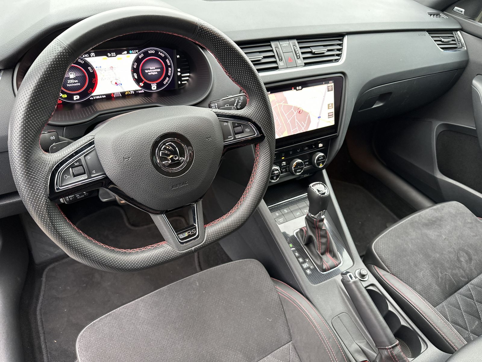 Fahrzeugabbildung SKODA Octavia Combi 2.0 TSI DSG RS NAV+LED+AHK+KAMERA
