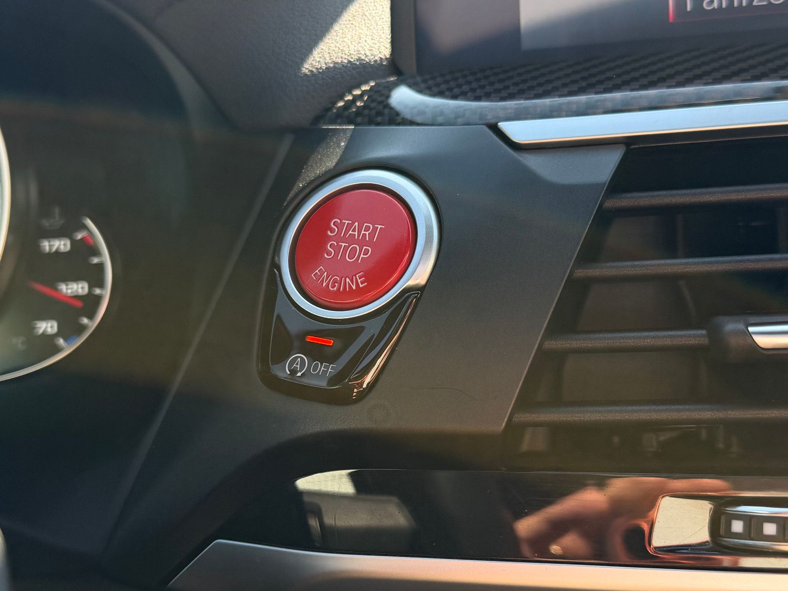 Fahrzeugabbildung BMW X4 M Competition/HUD/HARMAN-KARDON/S-DACH/AMBIEN