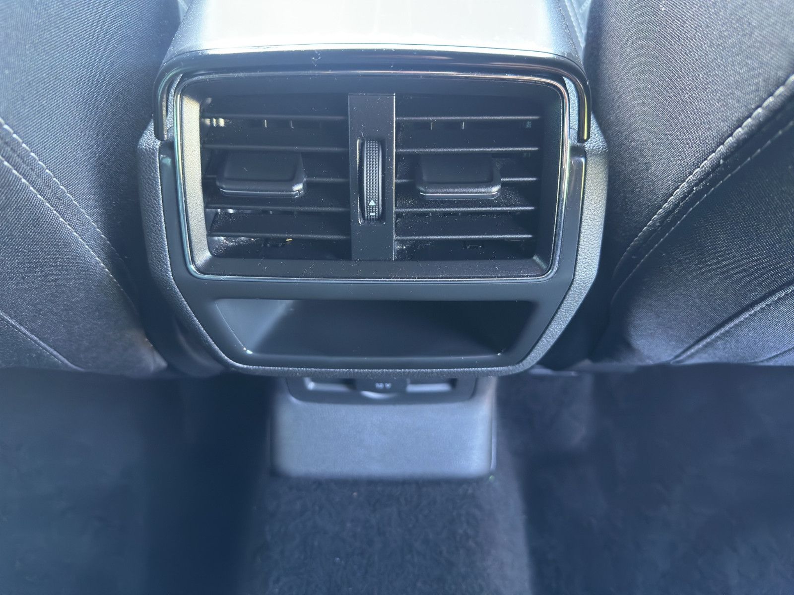 Fahrzeugabbildung SKODA KAROQ SPORTLINE DSG LED AHK APP KAMERA