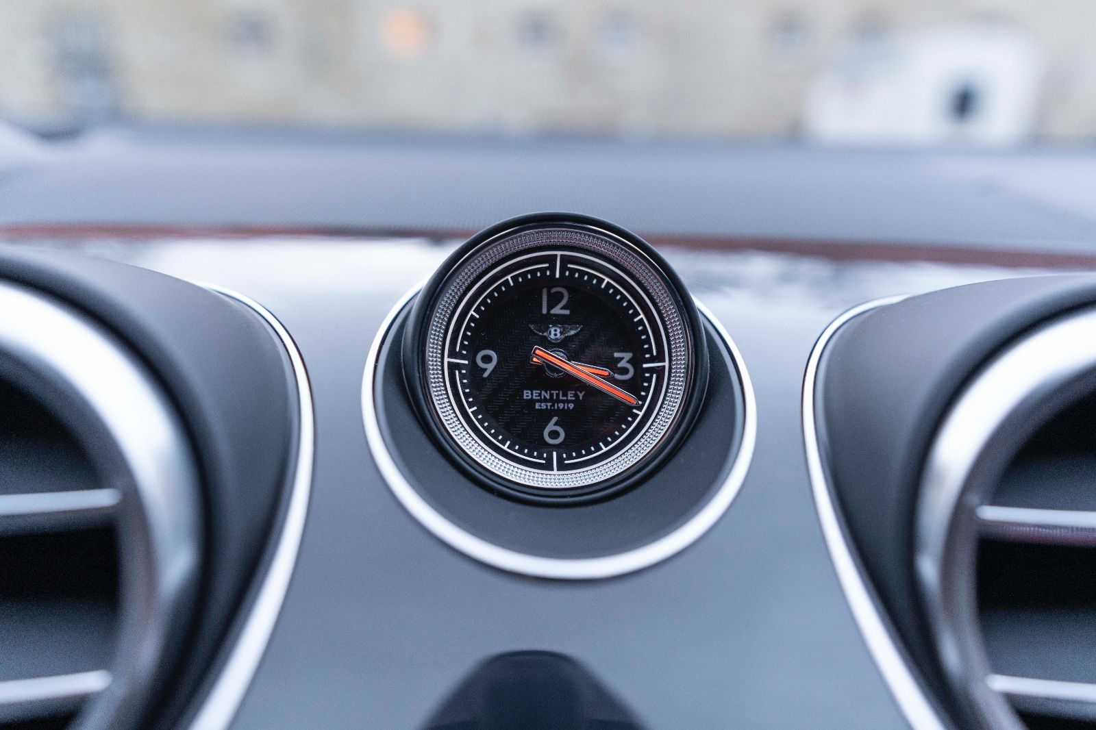 Fahrzeugabbildung Bentley Bentayga V8 HUD 360° MASSAGE ACC TOTW