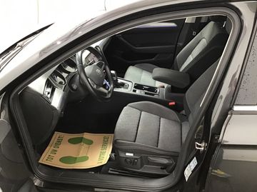 Volkswagen Passat - 11