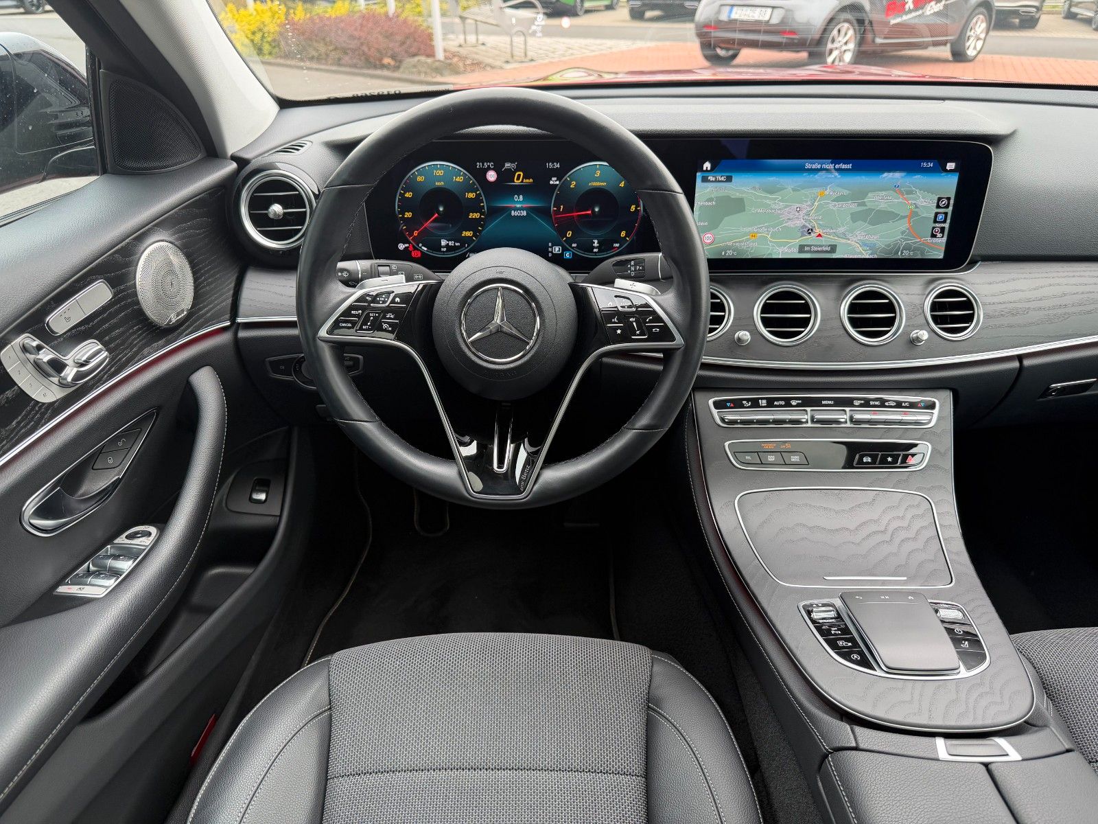 Fahrzeugabbildung Mercedes-Benz E 220d T Massage+Pano+Burm+Distr+360+HUD+Night