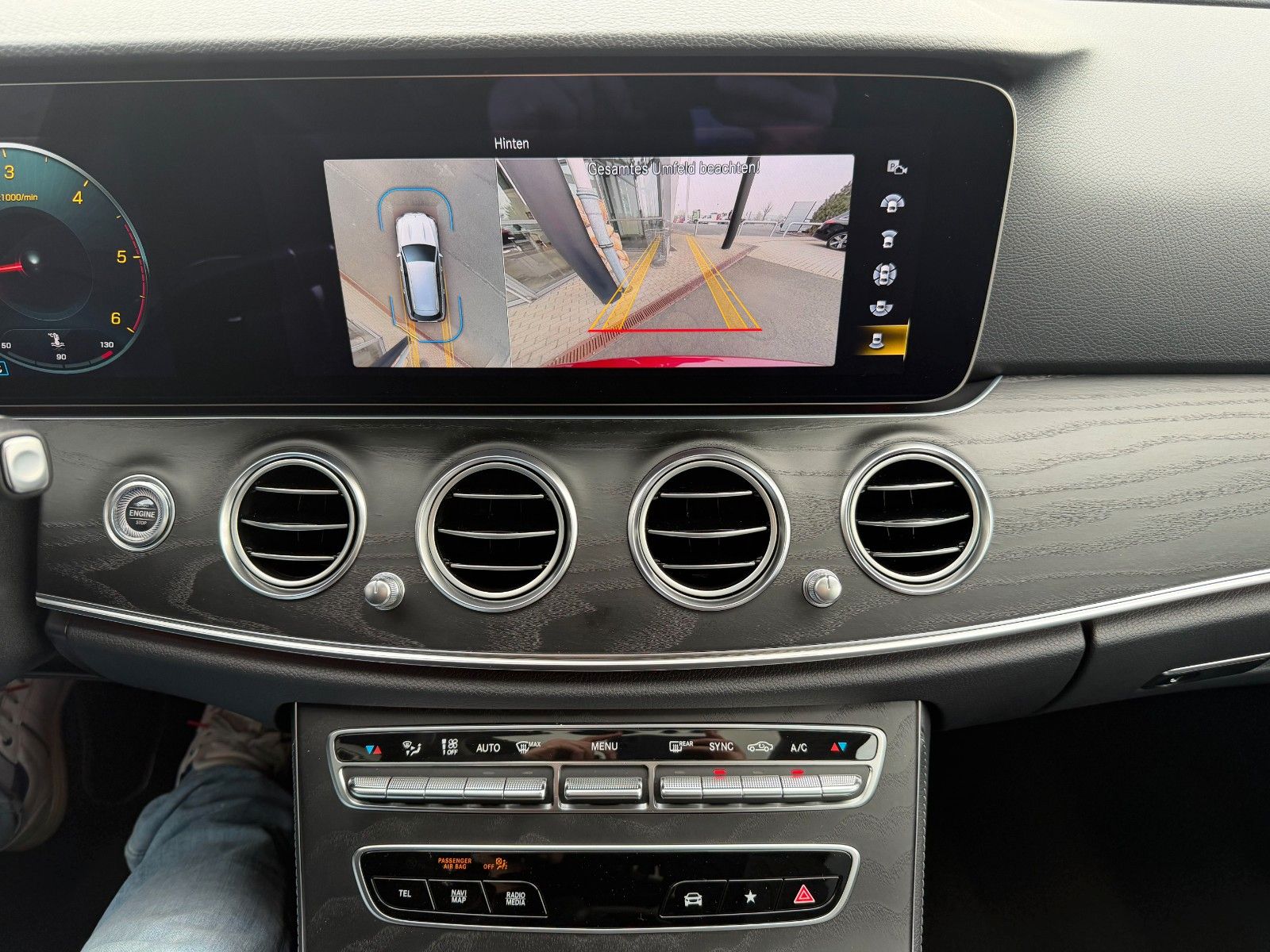 Fahrzeugabbildung Mercedes-Benz E 220d T Massage+Pano+Burm+Distr+360+HUD+Night