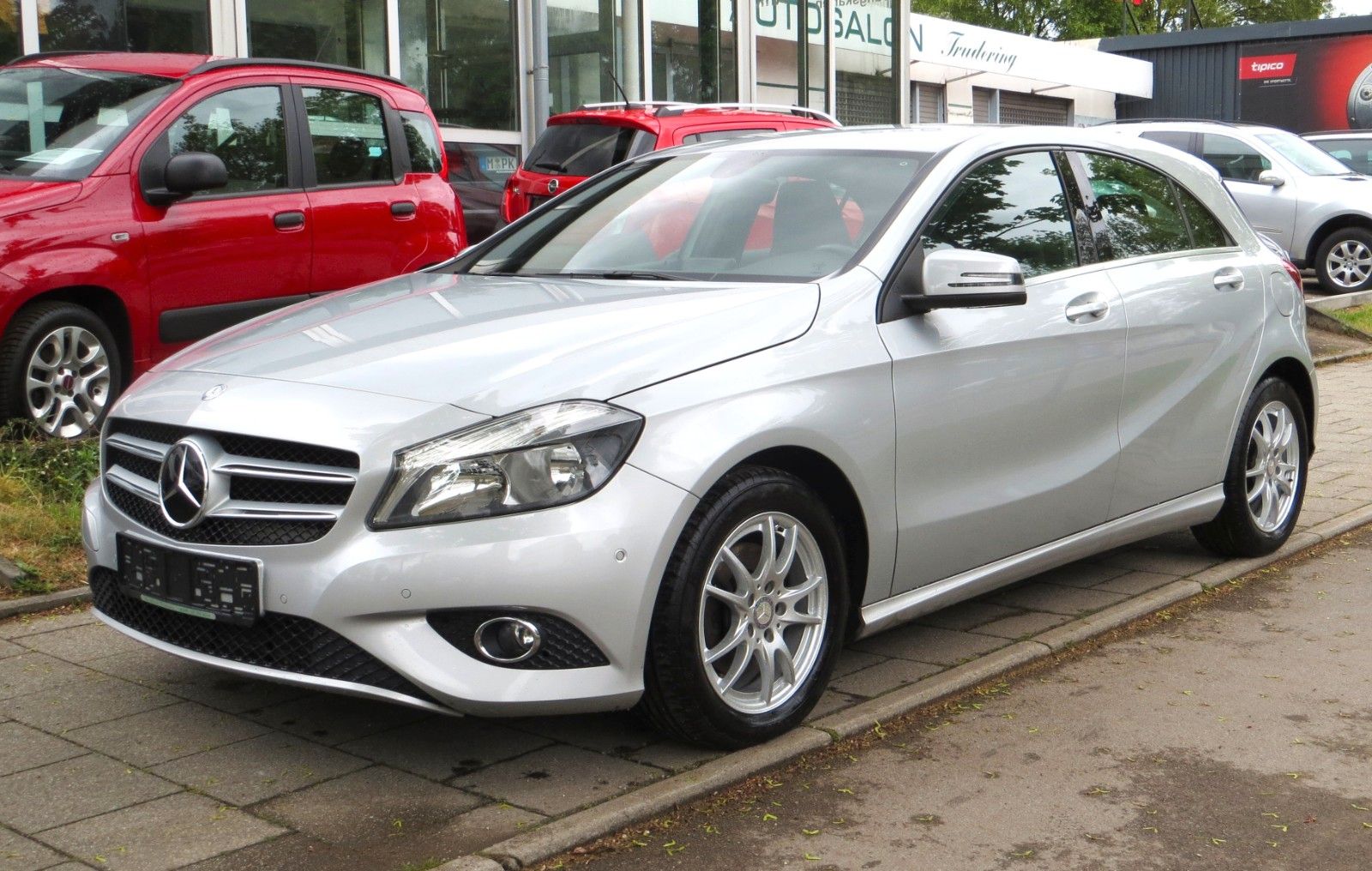 MERCEDES-BENZ A 200