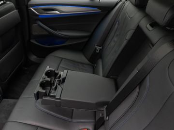 Fahrzeugabbildung BMW 530d xD M Sport Panorama Kamera H/K Alarm 19Zoll