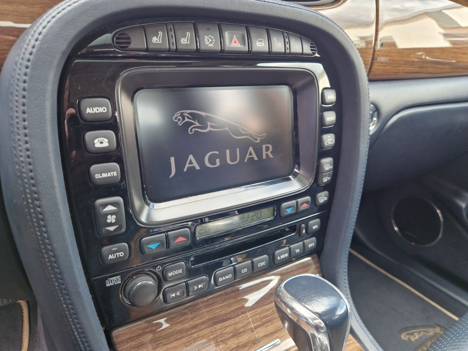 Fahrzeugabbildung Jaguar XJ 2.7 D Portfolio *1/400*dt. Auto*TOP*