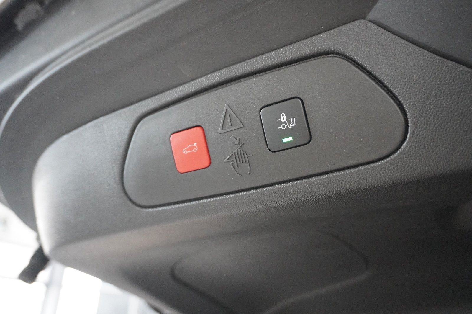 Fahrzeugabbildung Opel Grandland (X) 1.6T GSe HYBRID 4X4 NAVI/LED/SPORT