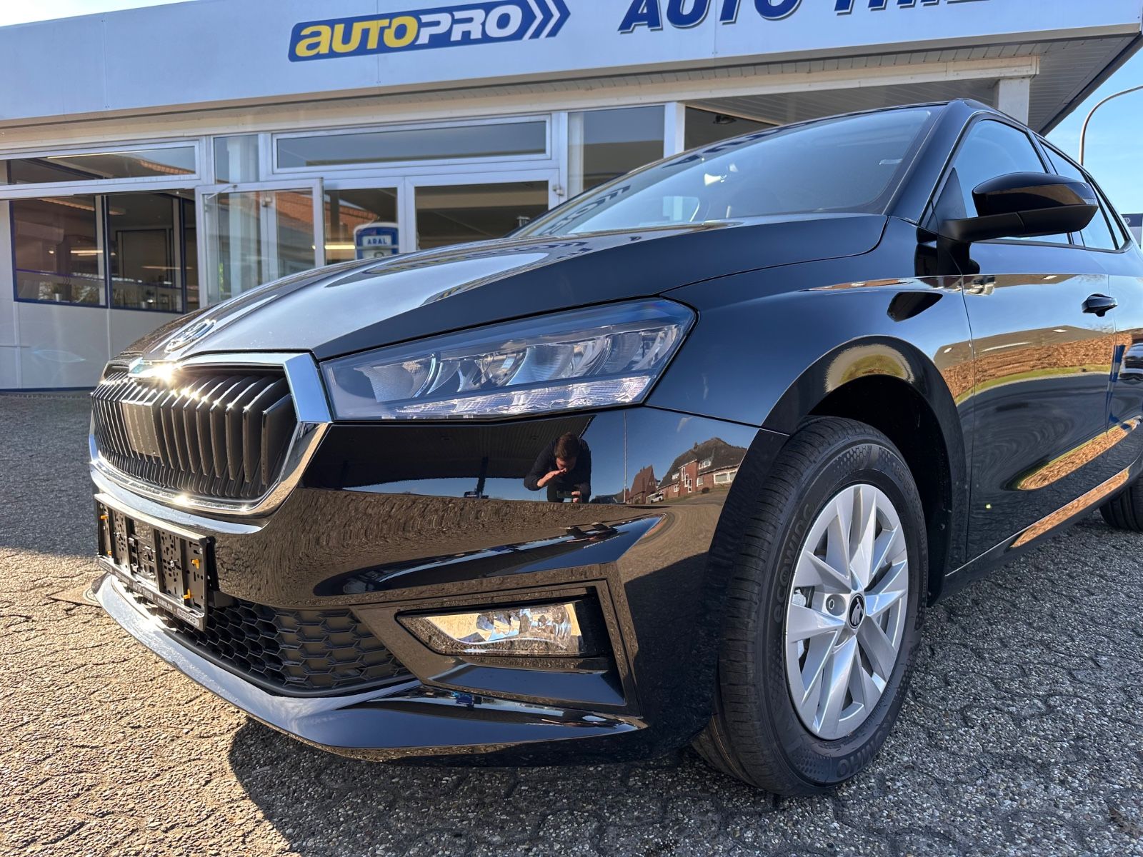 Fahrzeugabbildung SKODA Fabia 1.0 TSI DSG Selection LED/PDC/SHZG/APP/GRA