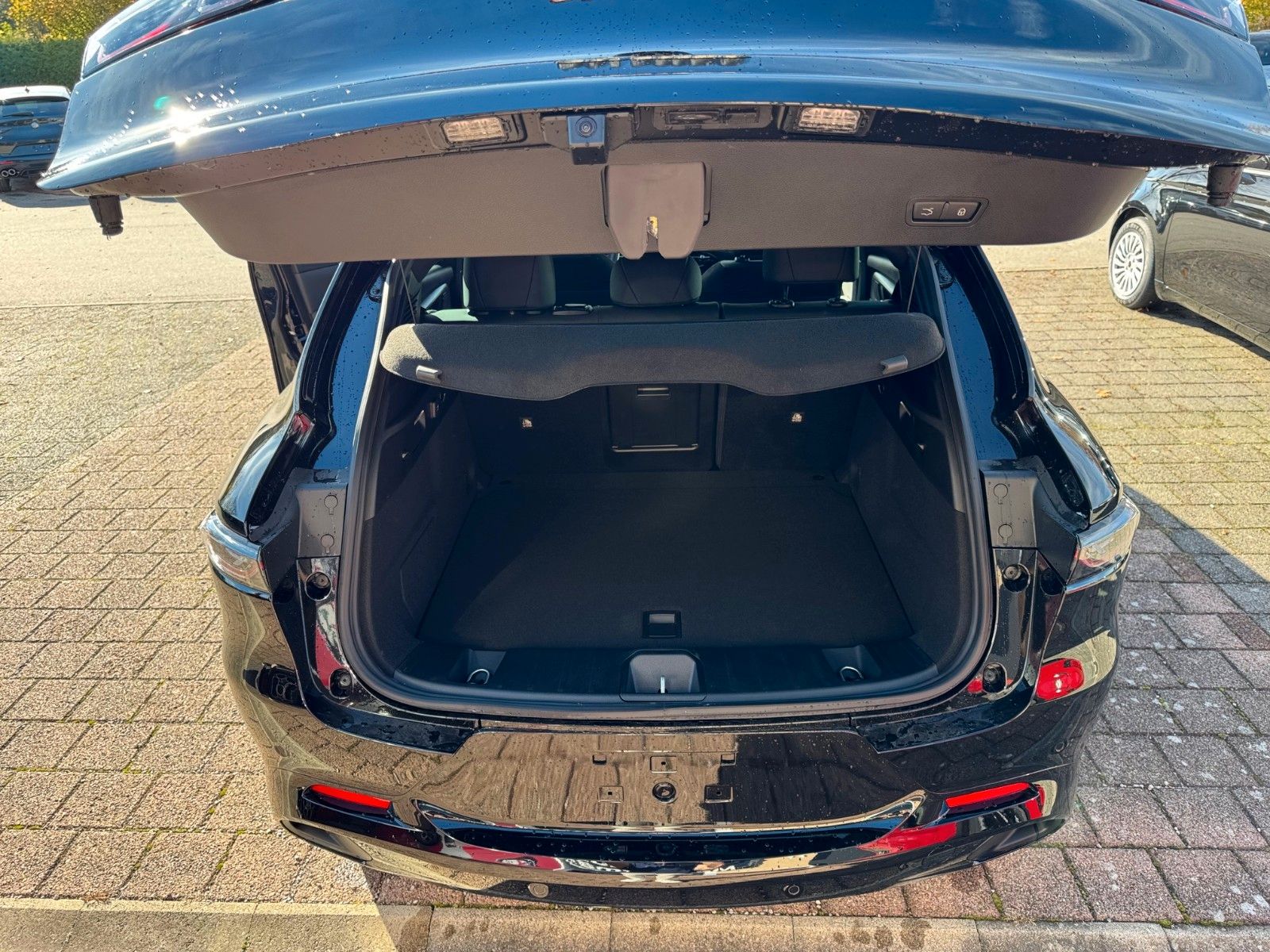 Fahrzeugabbildung Alfa Romeo INTENSA 360° PANORAMA MEMORY NAVI