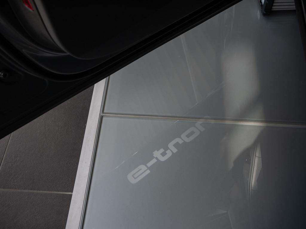 Audi Q8 S line 50 e-tron quattro 1.226,- EUR MTL* ACC