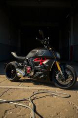 Ducati Diavel 1260S Dark Stealth schwarz / Rot