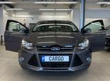Ford Focus Turnier Titanium*AHK*Zahnriemen Neu*export - Ford Focus aus 2012: Titanium
