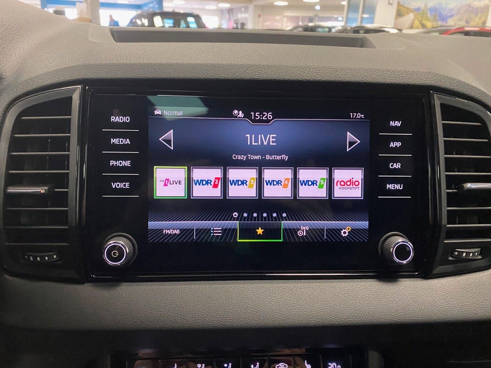 Fahrzeugabbildung SKODA Karoq 1.5 TSI DSG Sportline+AHK+ACC+NAVI+MATRIX