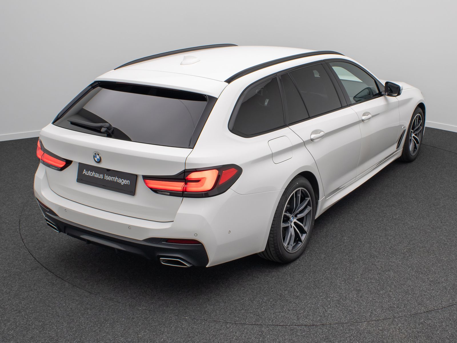 Fahrzeugabbildung BMW 520d M Sport Kamera HUD HiFi AHK Stop&Go Alarm