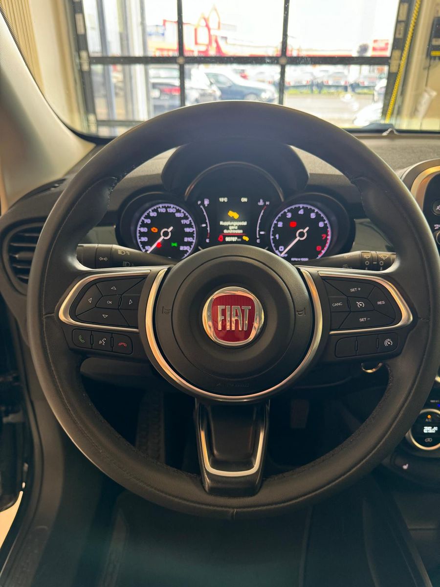 Fahrzeugabbildung Fiat 500X Cross / KLIMA / 8-FACH / 1. HAND/AHK/LED