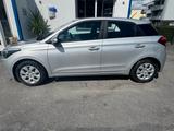 Hyundai i20 Go - Hyundai i20: Go