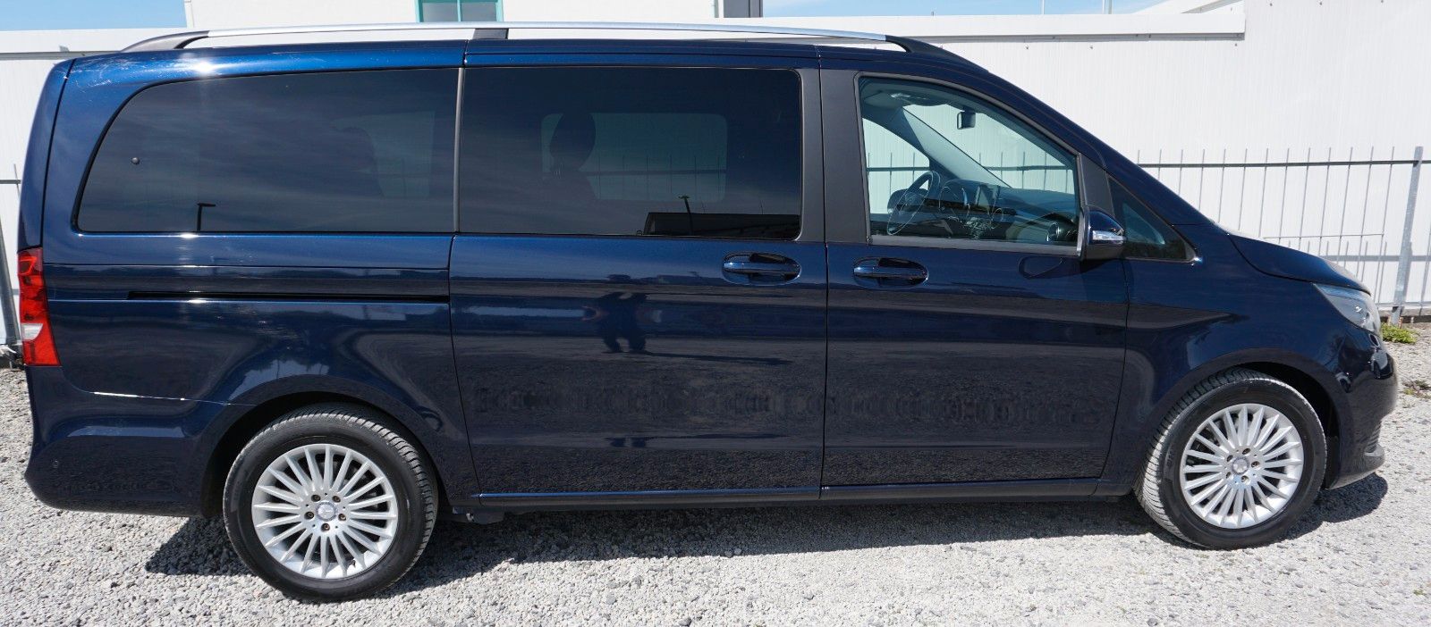 Fahrzeugabbildung Mercedes-Benz V 220d EDITION lang  7 Sitze,Navi,AHK,SR+WR