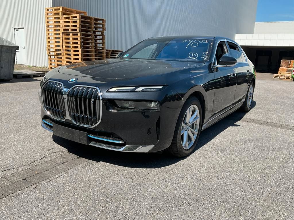 BMW i7
